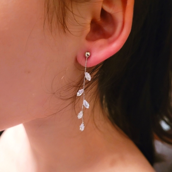 Elegant, simple crystal silver color metal dangle earrings with plastic backing. - Picture 4 of 5